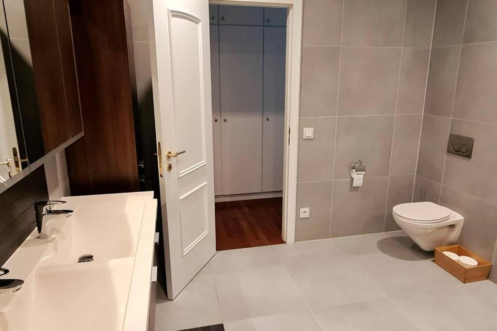 Appartement 164 M2 Flat With Underground Parking In Lux City Luxembourg